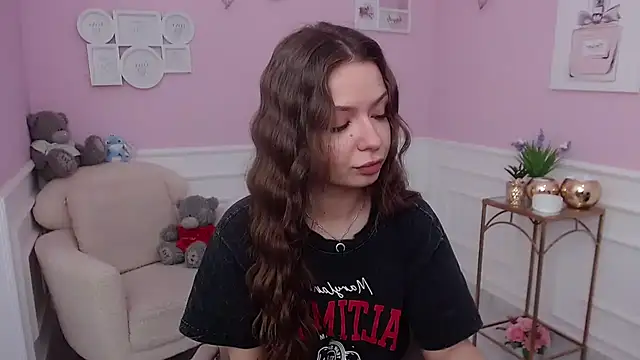 Snapshot of LucySkilar chatting on November 27, 2025, 6:04 am LucySkilar online show from November 27, 2025, 6:04 am