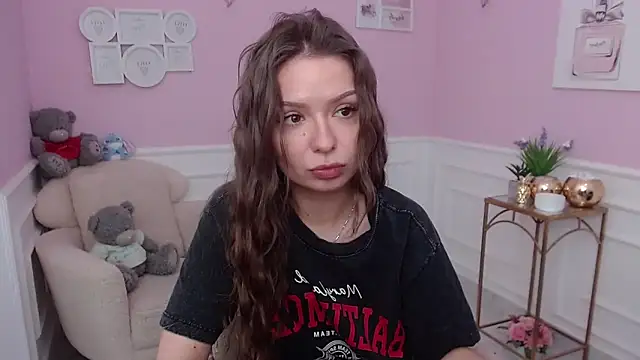 Snapshot of LucySkilar chatting on November 28, 2025, 6:49 am LucySkilar online show from November 28, 2025, 6:49 am