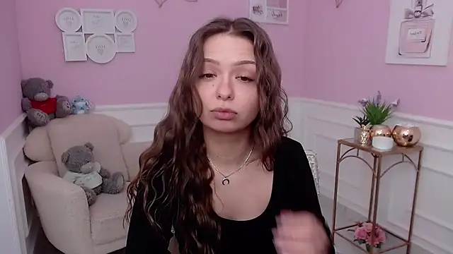 Snapshot of LucySkilar chatting on December 2, 2025, 9:25 am LucySkilar online show from December 2, 2025, 9:25 am