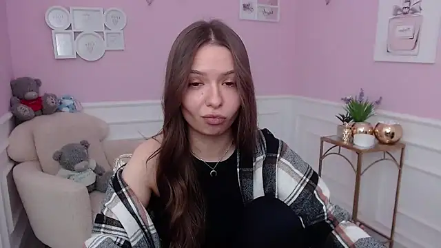 Snapshot of LucySkilar chatting on December 15, 2025, 6:17 am LucySkilar online show from December 15, 2025, 6:17 am