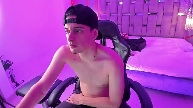 Maximo   online show from November 18, 2025, 8:57 pm