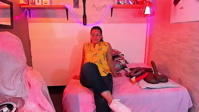 MaturePure online show from December 22, 2025, 8:06 pm