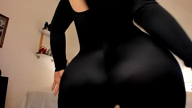 Snapshot of leslie_k chatting on March 10, 2025, 12:07 am leslie k online show from March 10, 2025, 12:07 am