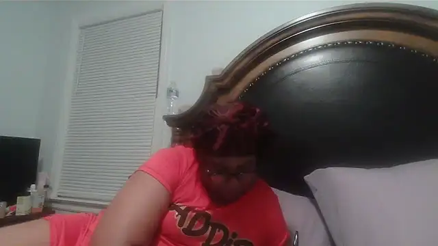 ebonyred online show from February 18, 2026, 2:40 am