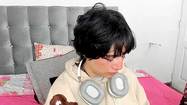 Snapshot of hey_noraly chatting on February 4, 2025, 4:15 am hey noraly online show from February 4, 2025, 4:15 am