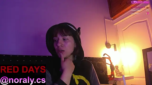 Snapshot of hey_noraly chatting on November 3, 2025, 4:03 am hey noraly online show from November 3, 2025, 4:03 am