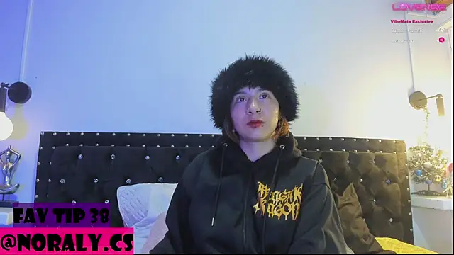 Snapshot of hey_noraly chatting on December 2, 2025, 4:07 am hey noraly online show from December 2, 2025, 4:07 am