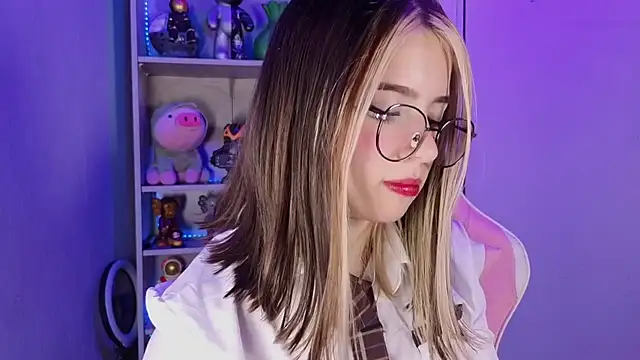 EmilyMiller  online show from September 23, 2025, 5:05 pm