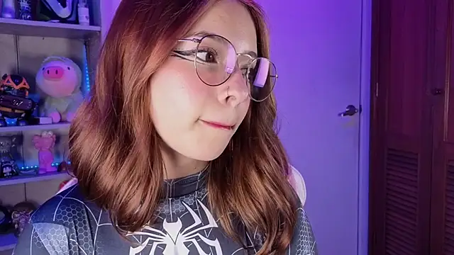 EmilyMiller  online show from December 1, 2025, 4:56 pm