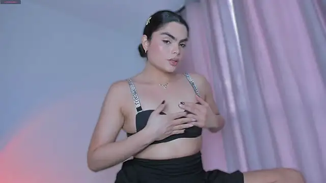 cheryl blossom69 online show from December 3, 2025, 9:35 pm