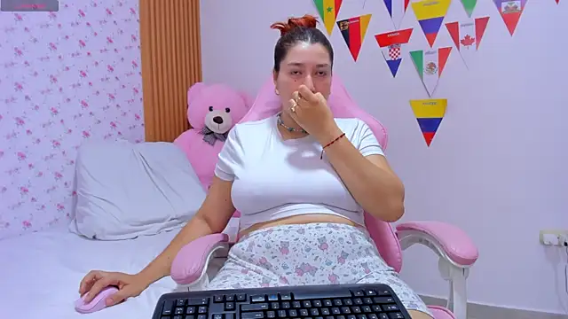 Soyqueen online show from July 9, 2026, 3:54 am