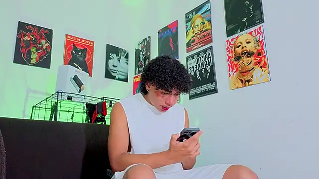 Snapshot of GaelOconner chatting on October 28, 2025, 11:29 pm GaelOconner online show from October 28, 2025, 11:29 pm