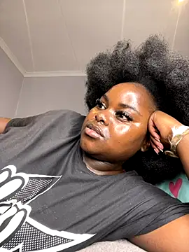 Snapshot of Honeycoco0211 chatting on December 4, 2025, 10:18 pm Honeycoco0211 online show from December 4, 2025, 10:18 pm