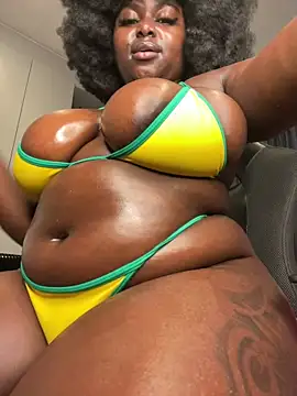 Snapshot of Honeycoco0211 chatting on May 9, 2026, 2:00 pm Honeycoco0211 online show from May 9, 2026, 2:00 pm