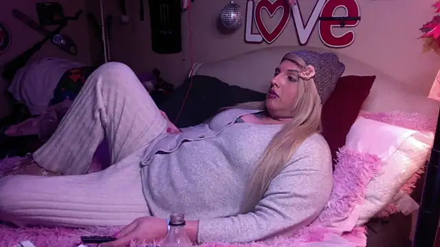 Blakelytgirl online show from February 13, 2025, 2:42 pm