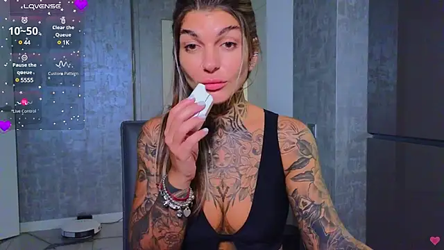 tattooedBabyy online show from February 4, 2025, 1:06 pm