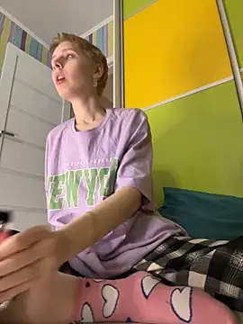 Crayzy Luv online show from March 19, 2025, 9:48 pm