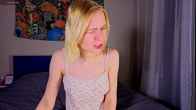 Crayzy Luv online show from April 20, 2026, 12:52 pm