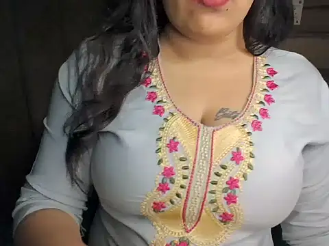 Trezza online show from November 7, 2025, 11:27 pm