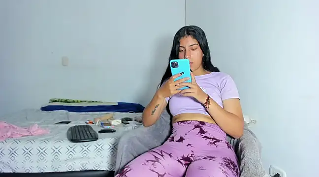 Snapshot of skinnyanai2 chatting on December 18, 2024, 8:36 pm skinnyanai2 online show from December 18, 2024, 8:36 pm