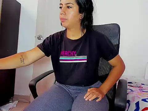 skinnyanai2 online show from December 19, 2025, 3:08 pm