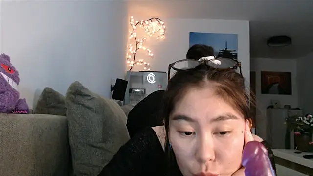 Snapshot of Kunimitsuu_ chatting on October 3, 2025, 11:02 pm Kunimitsuu online show from October 3, 2025, 11:02 pm