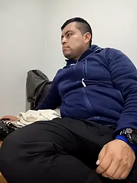 Potro23hotzen online show from January 3, 2025, 9:05 pm