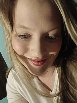 Cumonkatie online show from February 15, 2026, 7:51 am