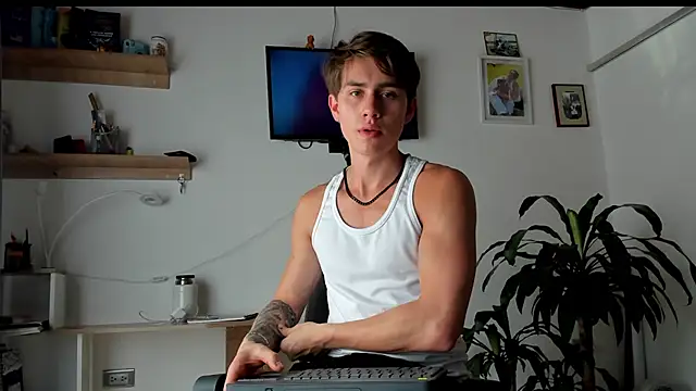 manucute 23  online show from February 27, 2026, 7:58 pm