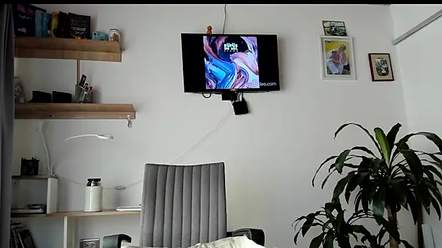 manucute 23  online show from March 12, 2026, 4:24 pm