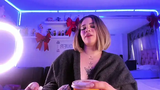 albaismynameX online show from January 4, 2025, 3:17 pm