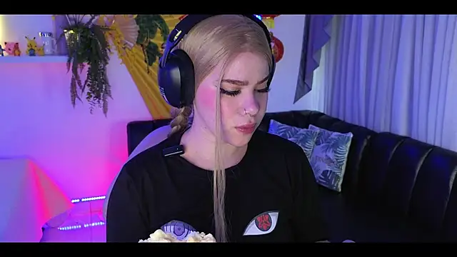 albaismynameX online show from November 18, 2025, 12:09 pm