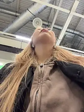 Aiko Yumi online show from April 10, 2026, 3:39 pm