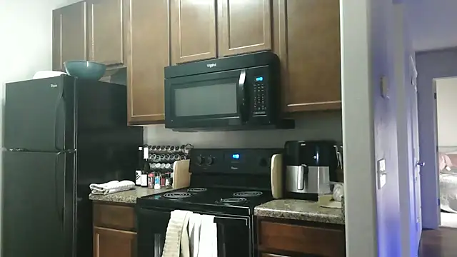 NatalieKneals online show from February 12, 2025, 6:51 am