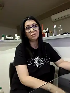 Milf Abigail online show from November 26, 2025, 10:33 pm