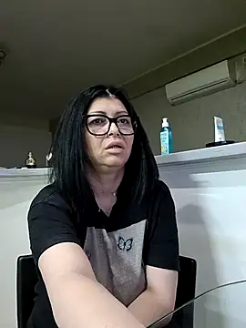 Snapshot of Milf_Abigail chatting on April 18, 2026, 1:31 am Milf Abigail online show from April 18, 2026, 1:31 am