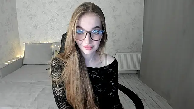 Snapshot of LissaCain chatting on November 12, 2025, 4:46 am LissaCain online show from November 12, 2025, 4:46 am