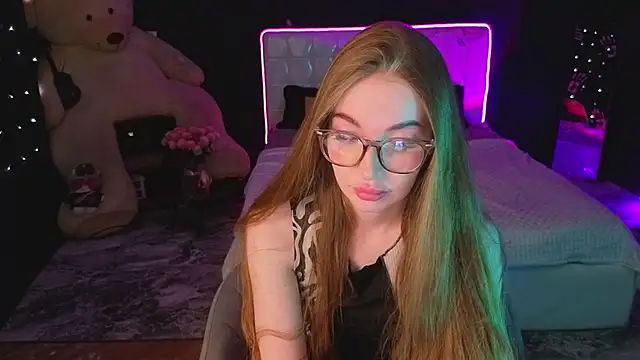 Snapshot of LissaCain chatting on November 24, 2025, 11:21 am LissaCain online show from November 24, 2025, 11:21 am