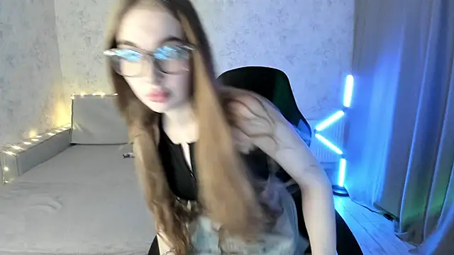 Snapshot of LissaCain chatting on November 27, 2025, 2:13 am LissaCain online show from November 27, 2025, 2:13 am