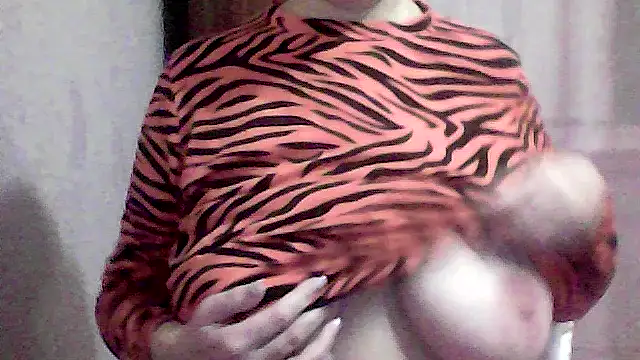 Snapshot of AnaXBerry chatting on January 6, 2026, 6:11 pm AnaXBerry online show from January 6, 2026, 6:11 pm