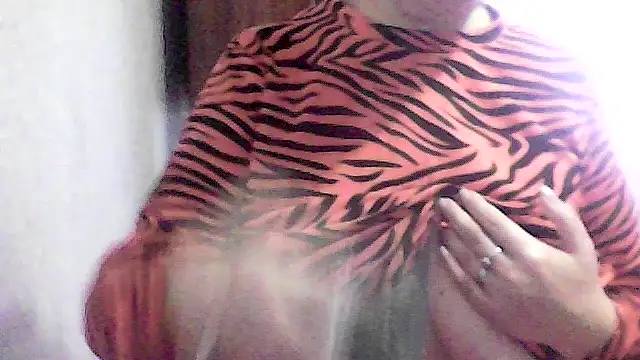 Snapshot of AnaXBerry chatting on January 7, 2026, 8:17 am AnaXBerry online show from January 7, 2026, 8:17 am