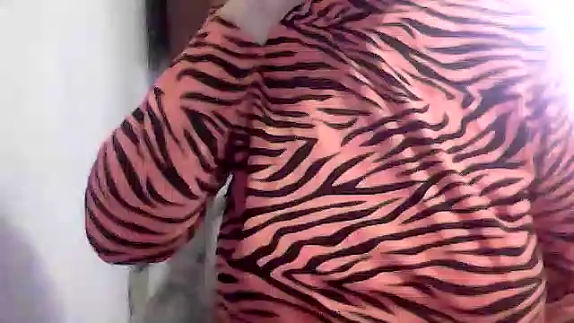 Snapshot of AnaXBerry chatting on January 13, 2026, 6:51 am AnaXBerry online show from January 13, 2026, 6:51 am