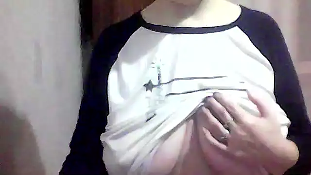 Snapshot of AnaXBerry chatting on January 16, 2026, 6:34 pm AnaXBerry online show from January 16, 2026, 6:34 pm