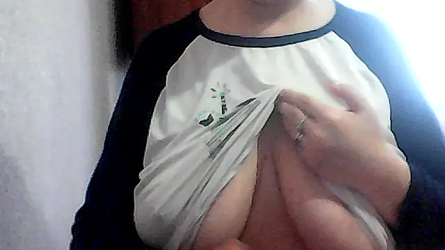 Snapshot of AnaXBerry chatting on January 17, 2026, 7:35 am AnaXBerry online show from January 17, 2026, 7:35 am