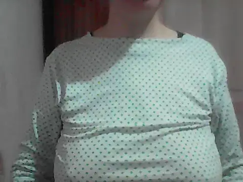 Snapshot of AnaXBerry chatting on February 4, 2026, 5:41 pm AnaXBerry online show from February 4, 2026, 5:41 pm