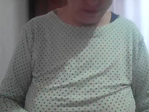 Snapshot of AnaXBerry chatting on February 10, 2026, 7:01 am AnaXBerry online show from February 10, 2026, 7:01 am