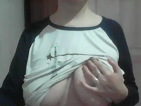 Snapshot of AnaXBerry chatting on February 17, 2026, 6:36 pm AnaXBerry online show from February 17, 2026, 6:36 pm