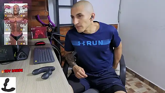 Snapshot of Marck_Muscle chatting on April 21, 2026, 11:51 pm Marck Muscle online show from April 21, 2026, 11:51 pm
