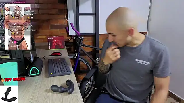 Snapshot of Marck_Muscle chatting on April 27, 2026, 4:10 am Marck Muscle online show from April 27, 2026, 4:10 am