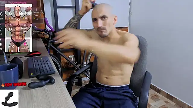 Snapshot of Marck_Muscle chatting on May 15, 2026, 12:06 am Marck Muscle online show from May 15, 2026, 12:06 am